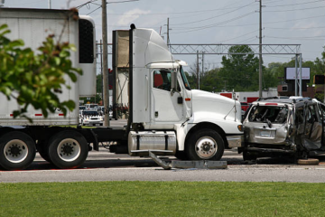 Call an 18 Wheeler Injury Lawyer in Houston