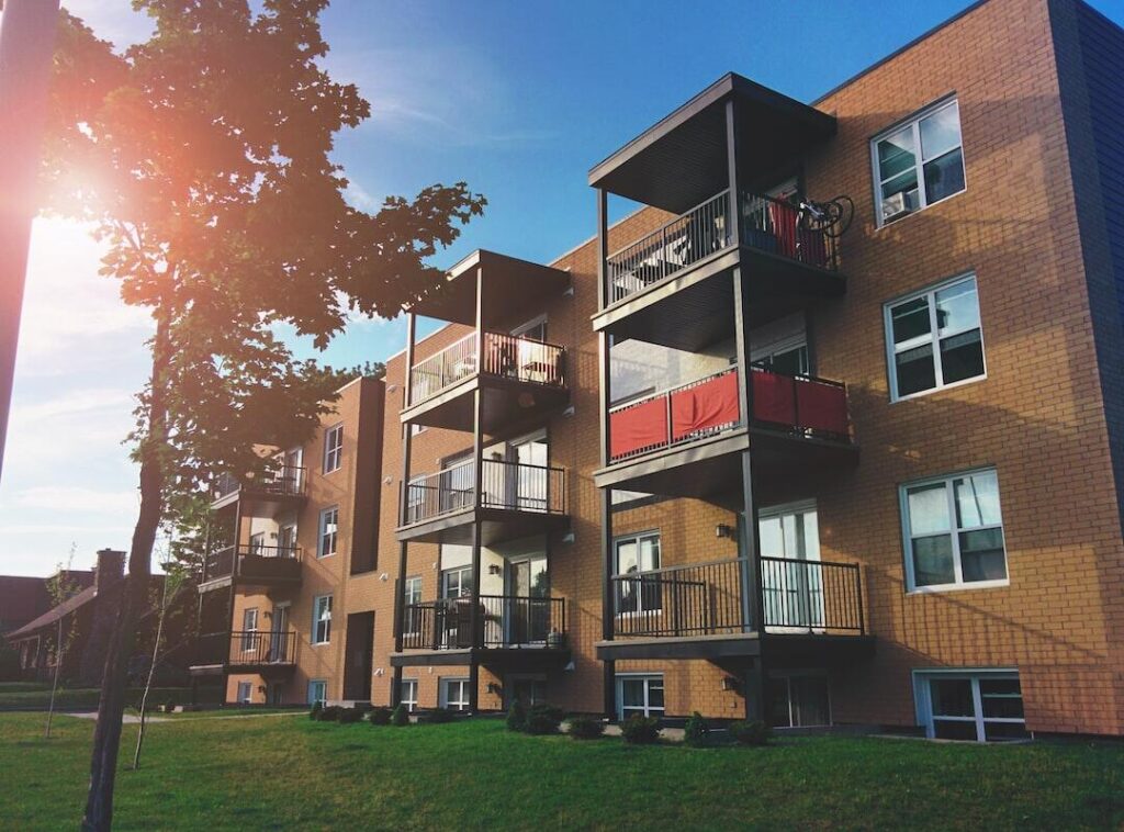 The Pros and Cons of Living in an Apartment Complex